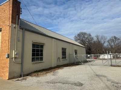 Commercial Property For Sale in Downtown Clinton, MO! - image 3