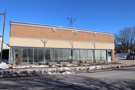 Commercial Property For Sale in Downtown Clinton, MO! - image 18