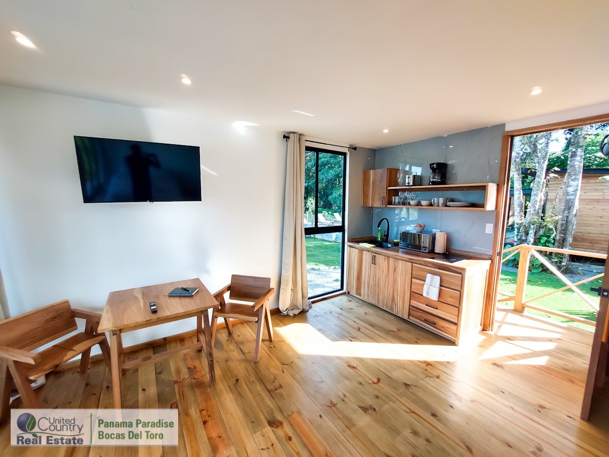 Turnkey Rental Cabins with Pool — Big Creek, Isla Colón - 9