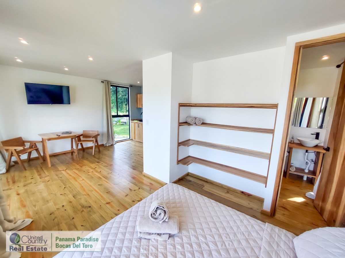 Turnkey Rental Cabins with Pool — Big Creek, Isla Colón - 10