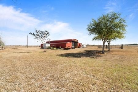 BARNDOMINIUM!!! 25 Acres with Coastal Hay Production - image 32