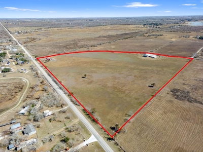 BARNDOMINIUM!!! 25 Acres with Coastal Hay Production - image 28