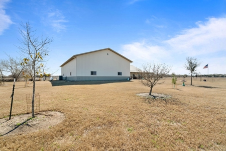 BARNDOMINIUM!!! 25 Acres with Coastal Hay Production - image 7