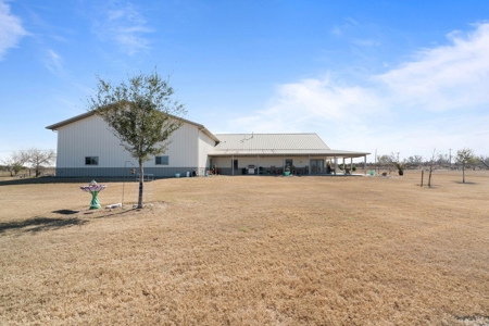 BARNDOMINIUM!!! 25 Acres with Coastal Hay Production - image 6