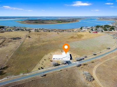 BARNDOMINIUM!!! 25 Acres with Coastal Hay Production - image 4