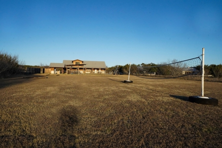 4 Bedroom / 3.5 Bathroom Home in Concan, TX - image 3