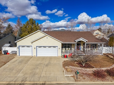 Large Home on Coveted Apple Drive in Cortez - image 3