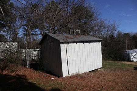 In Town Home, Shop & Acreage With Development Potential - image 10