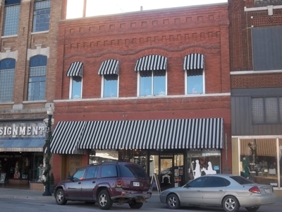 Commercial Building for Sale in Chanute, KS - image 1