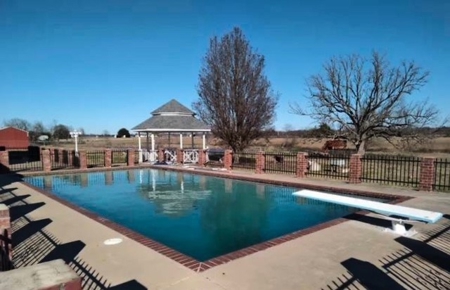 Equine Ranch with Custom Georgian Home in De Kalb Texas - image 5