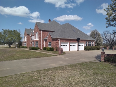 Equine Ranch with Custom Georgian Home in De Kalb Texas - image 16