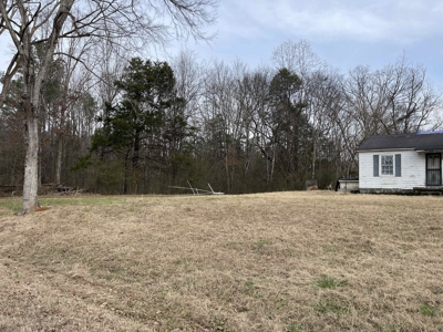 Country Home Fixer Upper With Storage For Sale In Tennessee - image 4