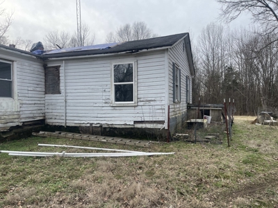 Country Home Fixer Upper With Storage For Sale In Tennessee - image 10