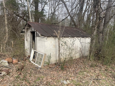 Country Home Fixer Upper With Storage For Sale In Tennessee - image 9