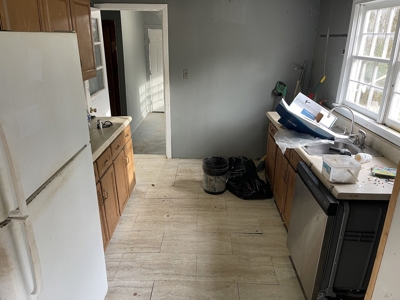 Country Home Fixer Upper With Storage For Sale In Tennessee - image 16