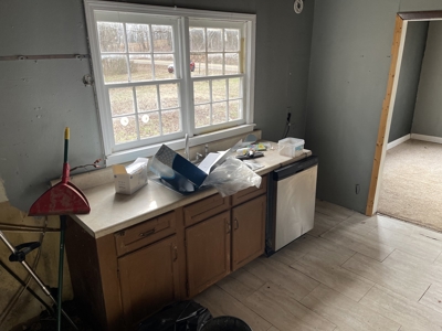 Country Home Fixer Upper With Storage For Sale In Tennessee - image 15