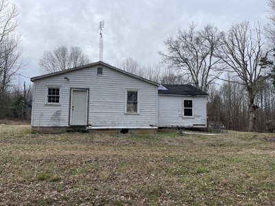 Country Home Fixer Upper With Storage For Sale In Tennessee - image 25
