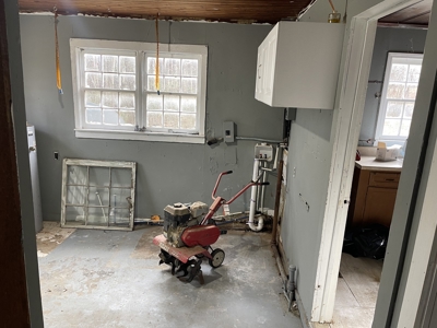 Country Home Fixer Upper With Storage For Sale In Tennessee - image 14