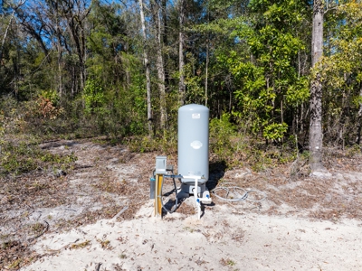 Home In Fort White Florida on 1 Acre - image 19