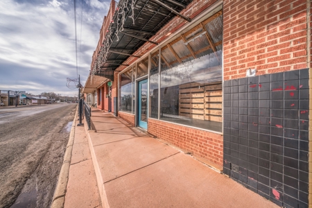 Prime Downtown Hughes Springs Commercial Building - image 4