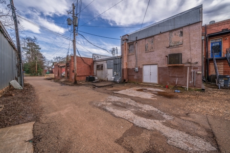 Prime Downtown Hughes Springs Commercial Building - image 17