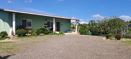 Charming 2-Bedroom Home with Spacious Yard in El Higo - image 12