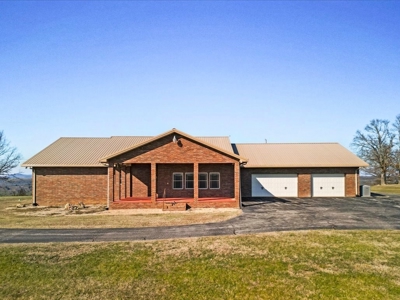 Missouri Ozarks Horse Farm & Cattle Ranch with Family Home - image 2