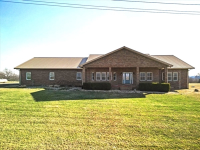 Missouri Ozarks Horse Farm & Cattle Ranch with Family Home - image 8