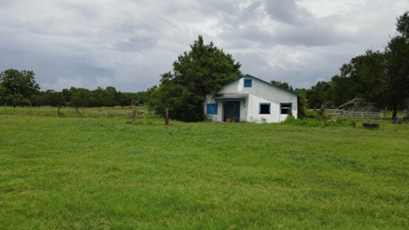 Farmhouse for sale in La Grange Texas on 26.88 Acres - image 20