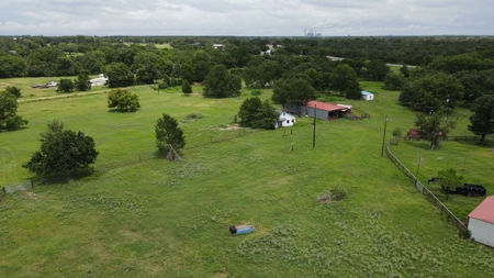 Farmhouse for sale in La Grange Texas on 26.88 Acres - image 10