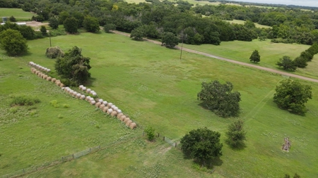 Farmhouse for sale in La Grange Texas on 26.88 Acres - image 6