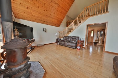 Custom Built Home Masterpiece with Hobby Farm for sale - image 17