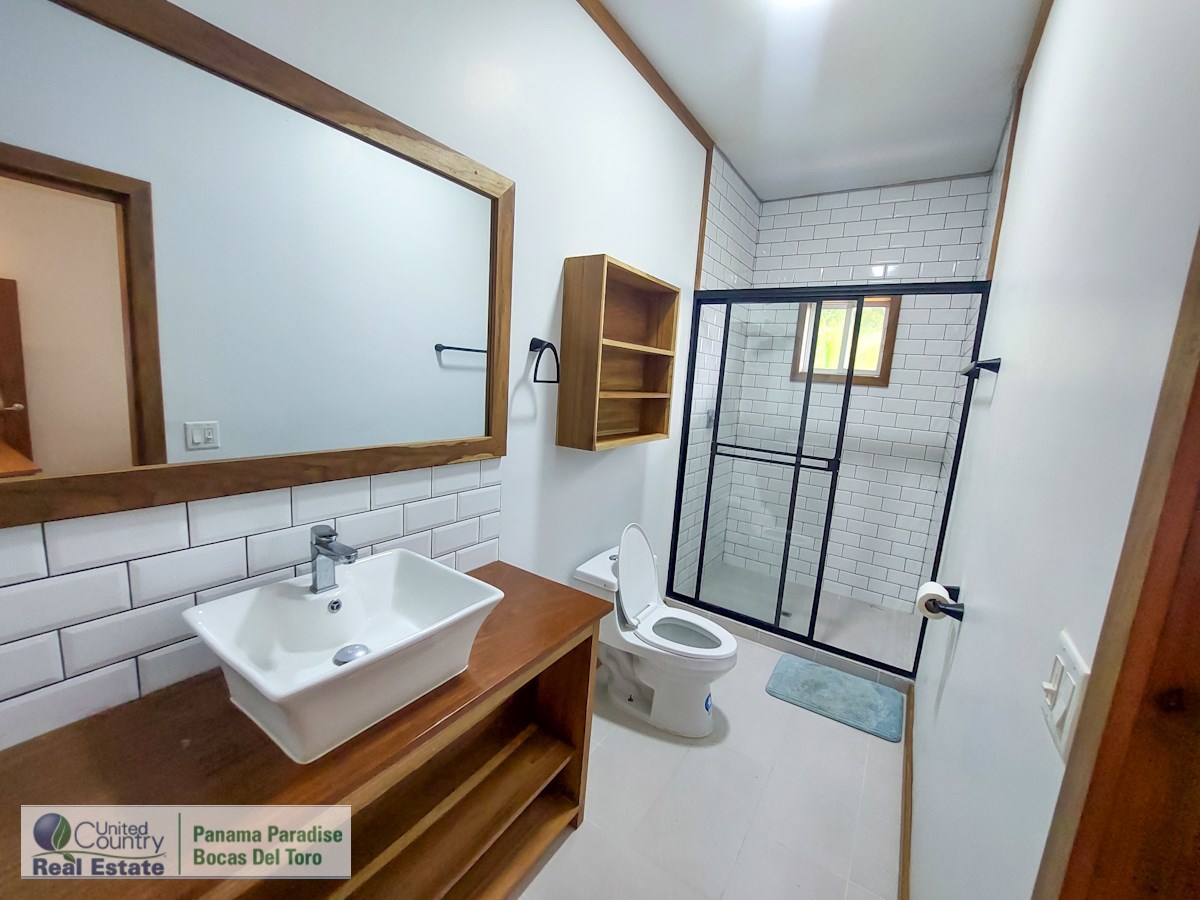 Grand complexe familial / Location de vacances — Plage Paunch, Isla Colón - 33