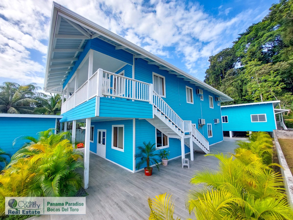 Grand complexe familial / Location de vacances — Plage Paunch, Isla Colón - 9
