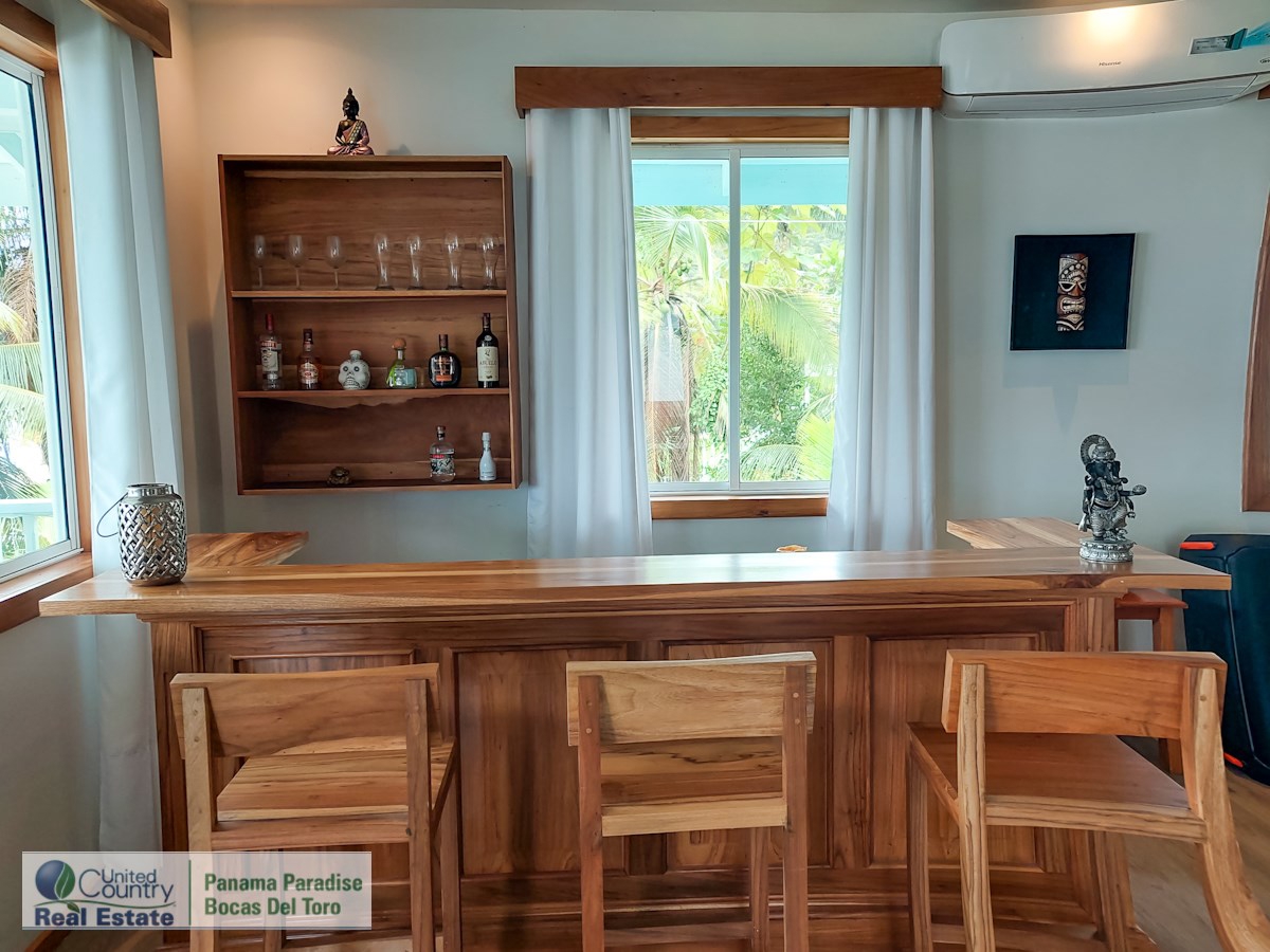 Grande Demeure Familiale / Location de Vacances — Plage de Paunch, Isla Colón - 25