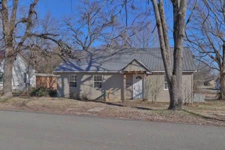 Charming Home for Sale in the Heart of Bruceton, TN - image 1