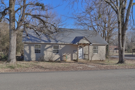 Charming Home for Sale in the Heart of Bruceton, TN - image 2