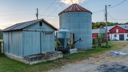 Country Home and Farm Land in Burkesville, Kentucky - image 19