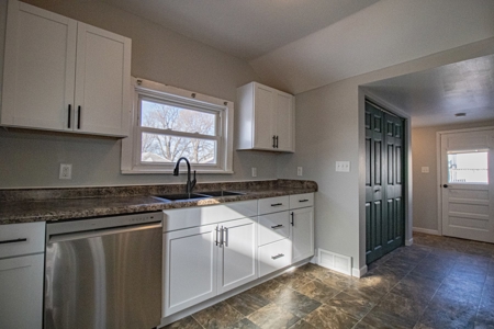 Remodeled Anamosa Home For Sale - image 13