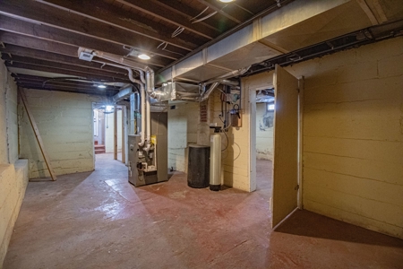 Remodeled Anamosa Home For Sale - image 17