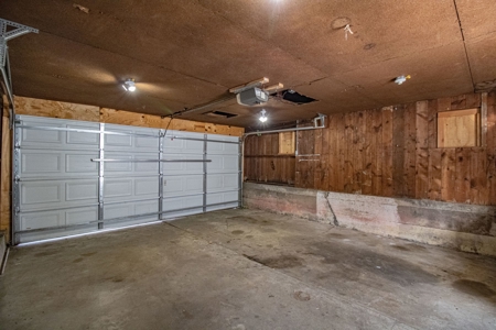 Remodeled Anamosa Home For Sale - image 21