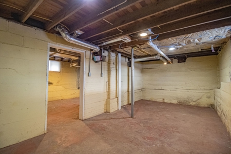 Remodeled Anamosa Home For Sale - image 18