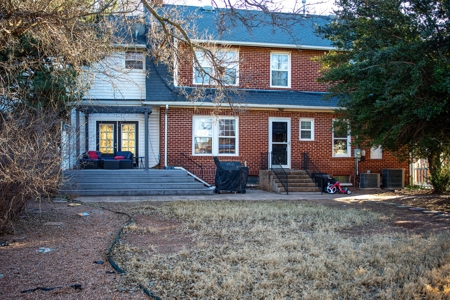 Beautifully restored Colonial Brick Home For Sale Mangum OK - image 28