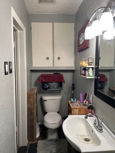 Spacious  3 Bedroom, 2 Bath Brick Home on Corner Lot - image 16
