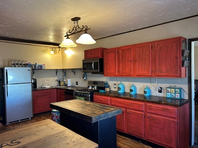 Spacious  3 Bedroom, 2 Bath Brick Home on Corner Lot - image 8