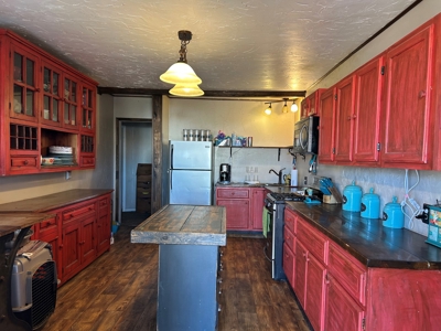 Spacious  3 Bedroom, 2 Bath Brick Home on Corner Lot - image 6