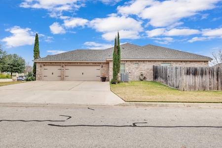 Luxury 4 Bed 3 Bath Temple, TX Home in Gated Creeks At Deerfield - image 2