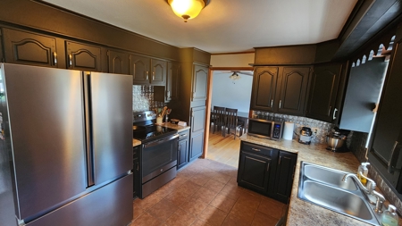 All Brick Home, Fenced Yard, 4 Bedrooms, 2.5 Bathrooms - image 9