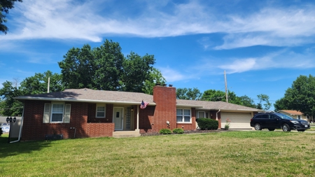All Brick Home, Fenced Yard, 4 Bedrooms, 2.5 Bathrooms - image 1