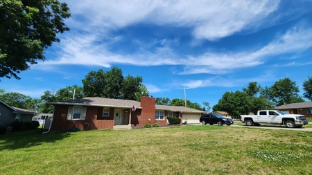 All Brick Home, Fenced Yard, 4 Bedrooms, 2.5 Bathrooms - image 2